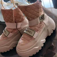 چند جفت کفش CHANEL