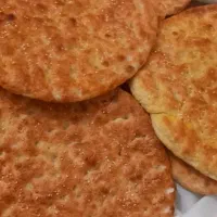 کلوچه خونگی و نان گرده قدیمی با ماندگاری بالا