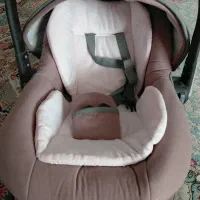 یک عدد صندلی ماشین مخصوص کودک و کریر به فروش میرسد