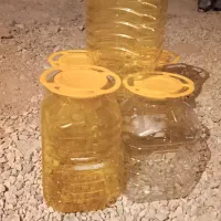 تعدادی دبه جا ترشی تمیز
