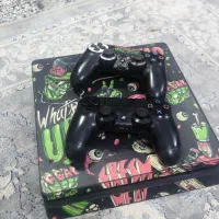 ps4  یک ترابایت دو دسته اصلی