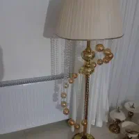 آباژور ایستاده