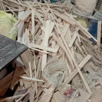 مقداری ضایعات چوب و خاک اره بسیار ارزان