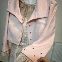 لباس مجلسی|لباس|مشهد, فتح المبین|دیوار