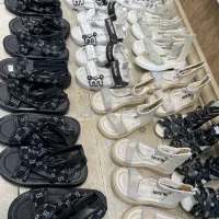 فروش عمده کفش بعلت جمع آوری