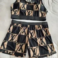 نیم تنه و شلوارک مناسب باشگاه و استخر