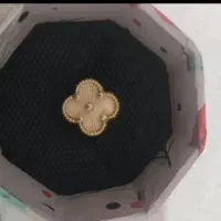 انگشتر ۵۰ بالای تابلو