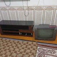 تلویزیون و میز تلویزیون