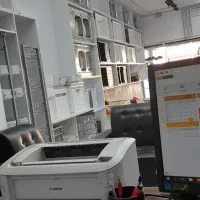 کارشناس فروش خانم و آقا