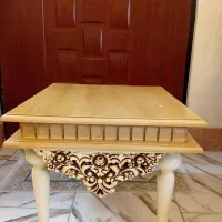 میز تاج دار