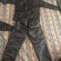 لباس بادگیر و بارانی|لباس|میانه, |دیوار