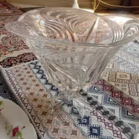 تعدادی گریستال به فروش می‌رسد