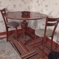 یک عدد میز ناهار خوری