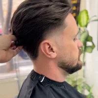 مدل برای کوتاهی ، فید، و هیرکات مدرن زیر قیمت