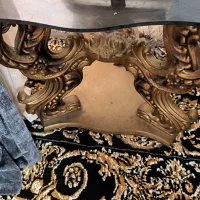 میز و تعدادی وسایل منزل