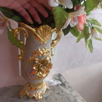 گلدون با گل مصنوعی