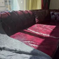مبل چرم چستر آلبالویی و مشکی