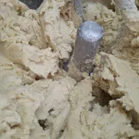 کارگر ساده برای خمیر گیری