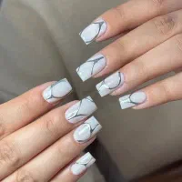 ترمیم ناخن فقط ۳۰۰
