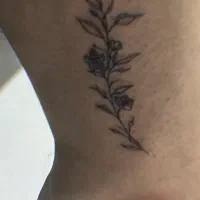 اجرای تتو بدن مینیمال
