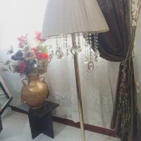 آباژور و گلدان