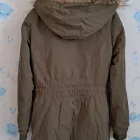 کاپشن|لباس|نقده, |دیوار