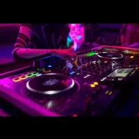 خواننده جهت باغ رستوران