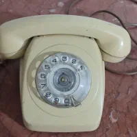 تلفن رو میزی قدیمی