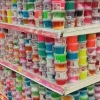 لوازم تحریر و اسباببازی ارزان در جمعه بازار اباده