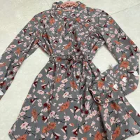 تعدادی لباس|لباس|مشهد, تربیت (صدف)|دیوار