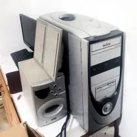 کامپیوتر همراه با تمام تجهیزات