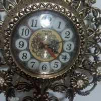 ساعت دیواری  وپرده ریسه ای