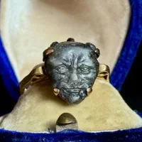 انگشتر طلای با سنگ یشم رخ دیو