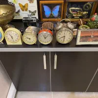 شش عدد ساعت رومیزی قدیمی بصورت تک تک فروشی