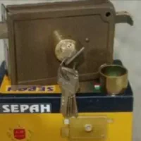 قفل حیاطی برنجی  کارکرده سالم