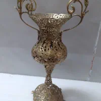 گلدان  برنجی و میز تلویزیون برنجی قدیمی