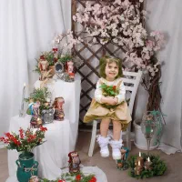 عکاسی در دکور نوروزی و چاپ تقویم همراه عکس