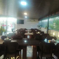 به یک آشپز مسلط به پخت برنج و کباب نیازمندی