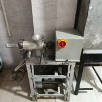 چرخ گوشت صنعتی سالم تمیز در حد نو