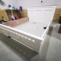 تخت دو نفره و دو عدد پا تختی رنگ خورده پلی استر