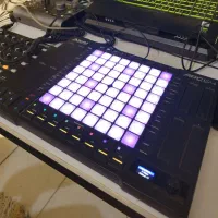 میدی کنترلر akai apc64