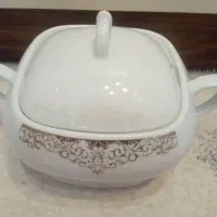 مقداری ظروف آشپزخانه