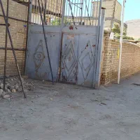 در حیاط
