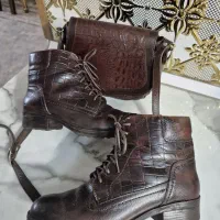 نیم بوت‌چرم طبیعی قهوه ای سوخته سایز۳۹ ست با کیف