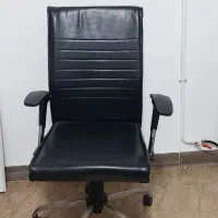 صندلی چرخ دار چرمی مشکی