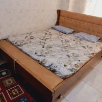 تخت دو نفره عرض 180 همراه باتشک