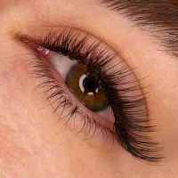 اکستنشن و کاشت مژه