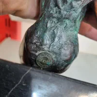 مجسمه برنزی روی سنگ پتینه|مجسمه، تندیس، ماکت|تهران, فردوسی|دیوار