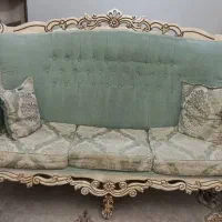 یک ست مبل و میزناهارخوری
