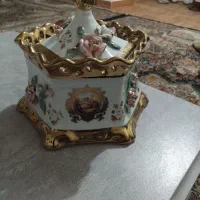 چینی گل برجسته